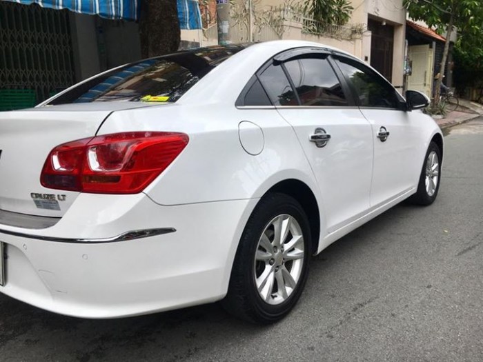 Bán xe Chevrolet Cruze LT 1.6 số sàn sx 2016 màu trắng sữa