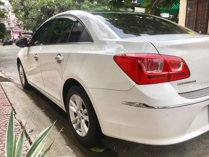 Bán xe Chevrolet Cruze LT 1.6 số sàn sx 2016 màu trắng sữa