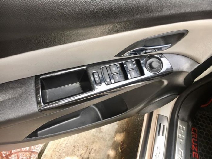 Bán xe Chevrolet Cruze LT 1.6 số sàn sx 2016 màu trắng sữa