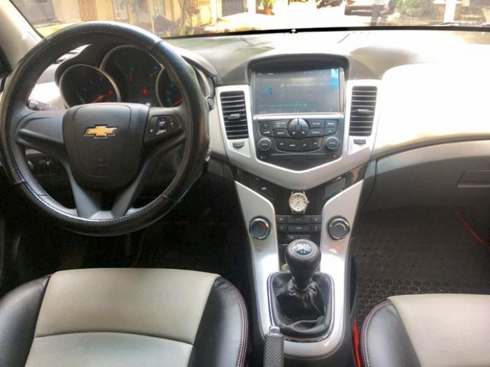 Bán xe Chevrolet Cruze LT 1.6 số sàn sx 2016 màu trắng sữa