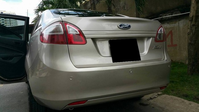 Bán gấp xe Ford Fiesta 2011 tự động xe màu xám bạc còn rất mới