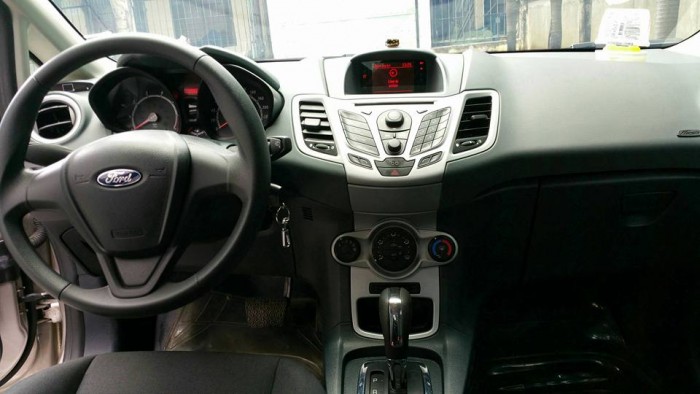 Bán gấp xe Ford Fiesta 2011 tự động xe màu xám bạc còn rất mới