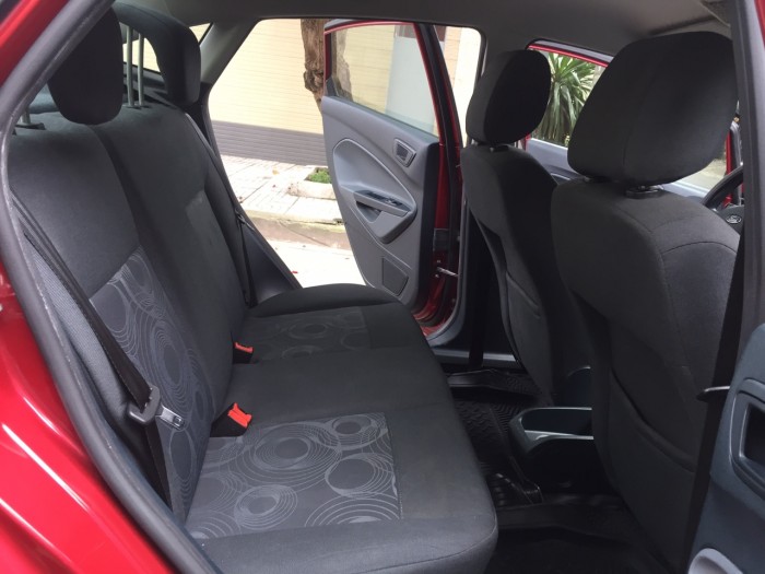 Đổi xe cần bán Ford Fiesta tự động 2012 màu đỏ zin nguyên đẹp cực.