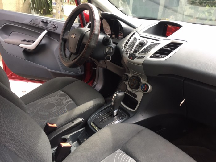 Đổi xe cần bán Ford Fiesta tự động 2012 màu đỏ zin nguyên đẹp cực.