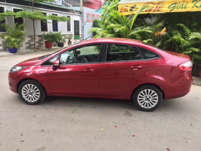 Đổi xe cần bán Ford Fiesta tự động 2012 màu đỏ zin nguyên đẹp cực.