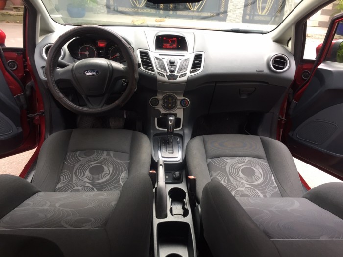Đổi xe cần bán Ford Fiesta tự động 2012 màu đỏ zin nguyên đẹp cực.
