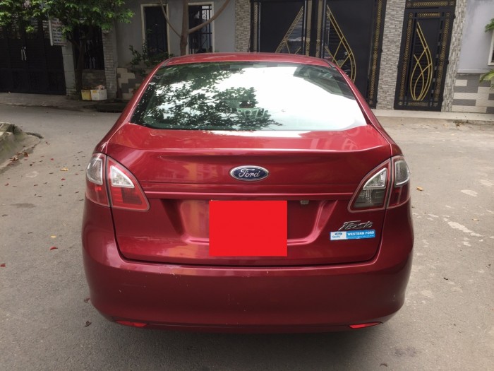 Đổi xe cần bán Ford Fiesta tự động 2012 màu đỏ zin nguyên đẹp cực.