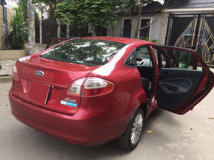 Đổi xe cần bán Ford Fiesta tự động 2012 màu đỏ zin nguyên đẹp cực.