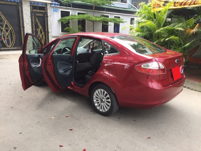 Đổi xe cần bán Ford Fiesta tự động 2012 màu đỏ zin nguyên đẹp cực.