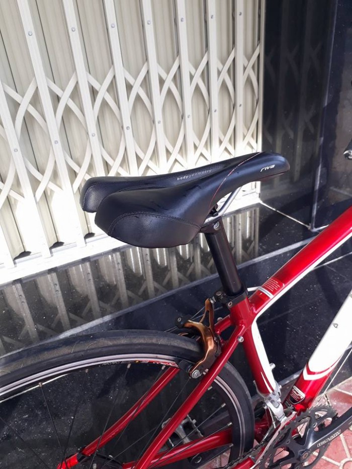 Roadbike SPECIALIZED dolce sport usa. Nhập khẩu