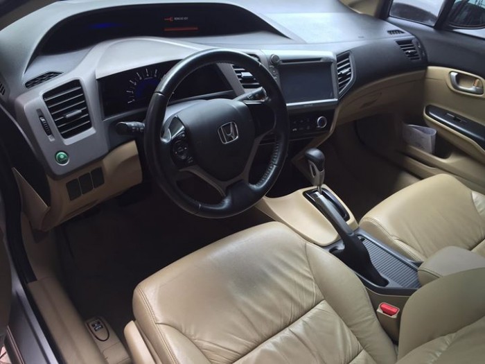 Cần bán xe Honda Civic 1.8 tự động 2013 màu ghi bạc form mới có ECON tiết kiệm xăng