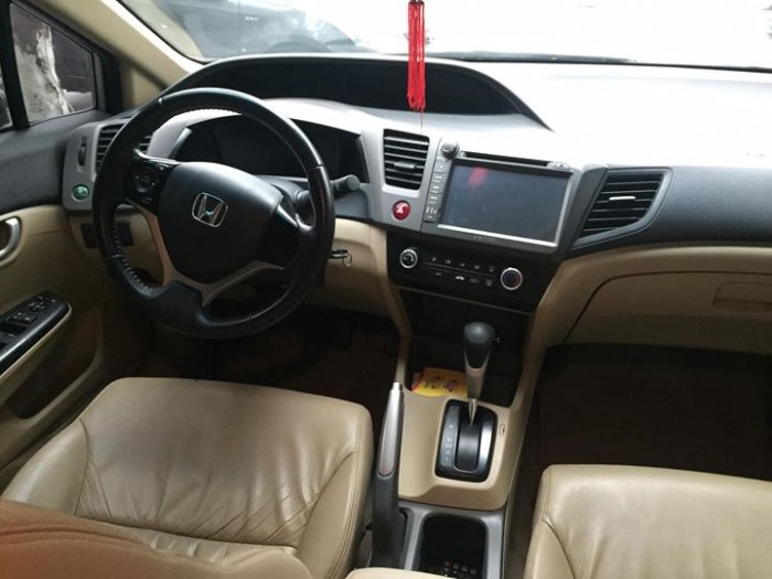 Cần bán xe Honda Civic 1.8 tự động 2013 màu ghi bạc form mới có ECON tiết kiệm xăng