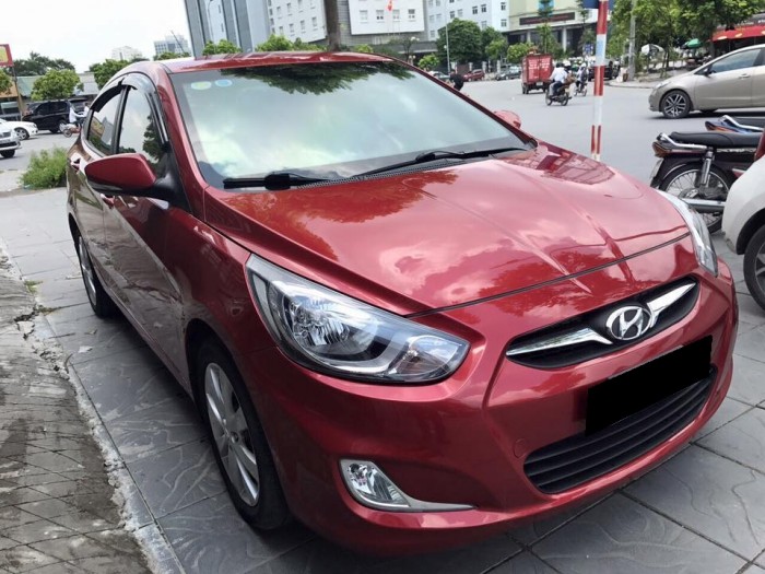 Cần bán Hyundai Accent 2012 tự động màu đỏ rất đẹp zin toàn bộ