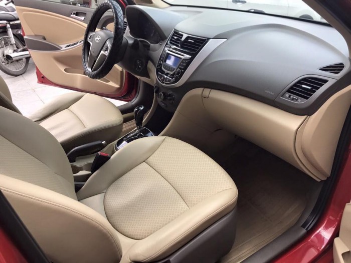 Cần bán Hyundai Accent 2012 tự động màu đỏ rất đẹp zin toàn bộ