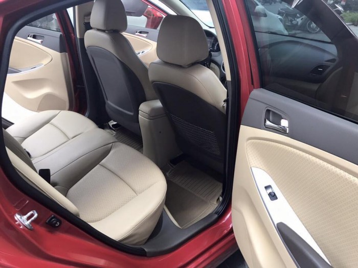 Cần bán Hyundai Accent 2012 tự động màu đỏ rất đẹp zin toàn bộ