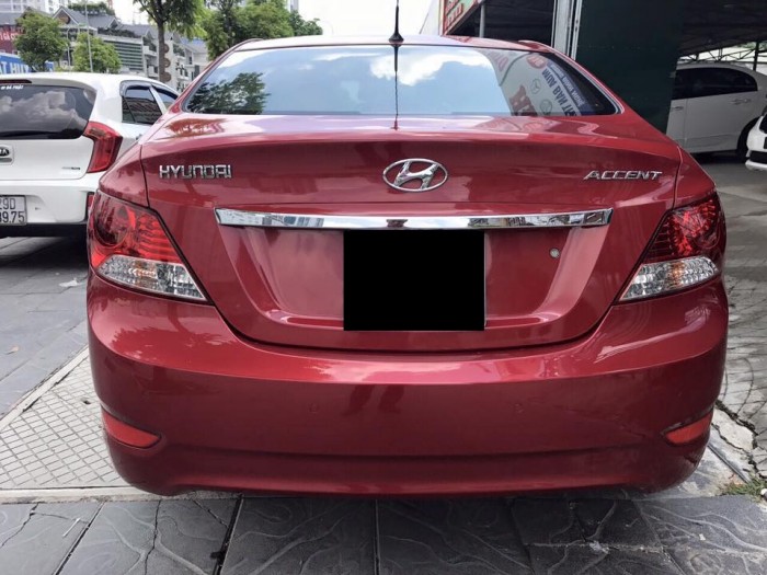 Cần bán Hyundai Accent 2012 tự động màu đỏ rất đẹp zin toàn bộ