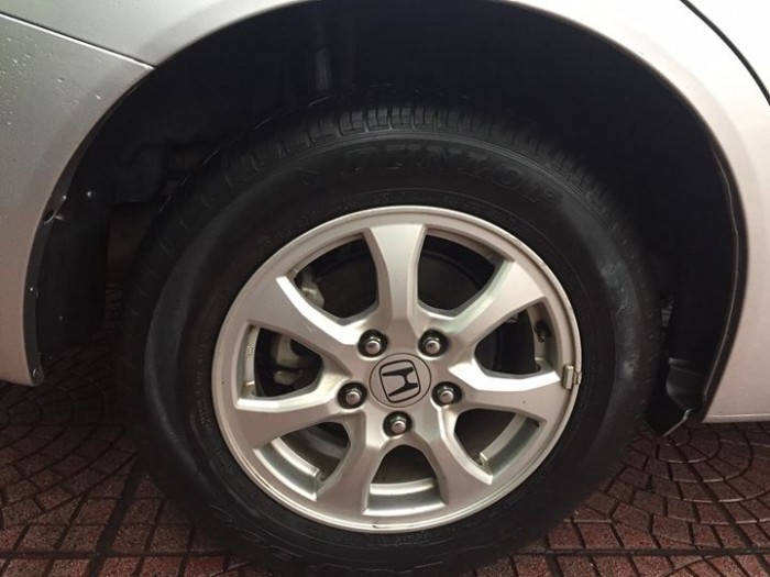 Cần bán xe Honda Civic 1.8 tự động 2013 màu ghi bạc form mới