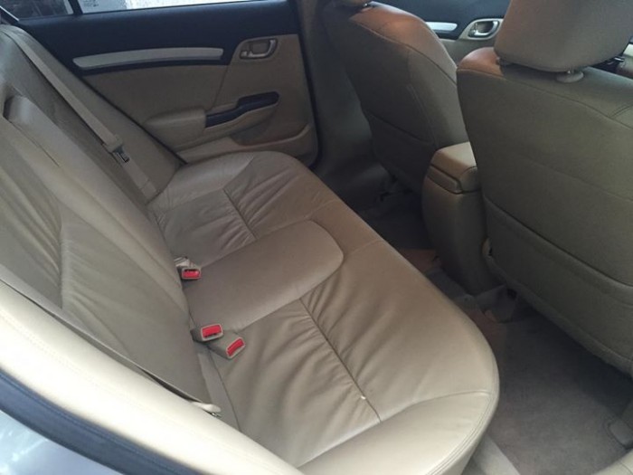 Cần bán xe Honda Civic 1.8 tự động 2013 màu ghi bạc form mới