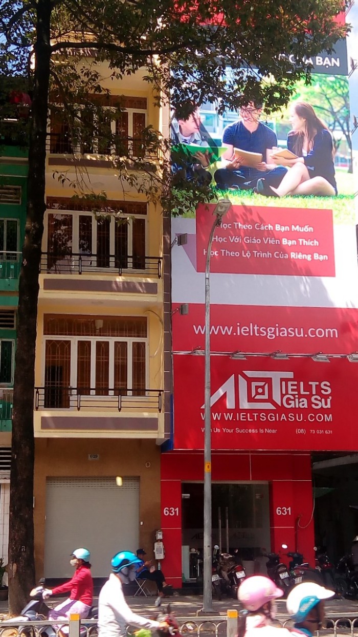 Bán nhà mặt tiền Lê Hồng Phong Q10. Diện tích 35m².Khu vực chuyên kinh doanh cửa hàng điện thoại