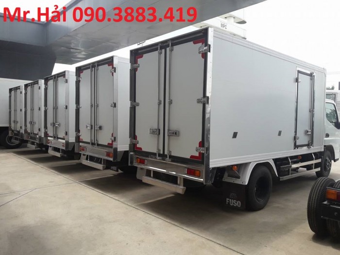 Xe tải FUSO Canter tải trọng 2t (2017) thùng kín Composite