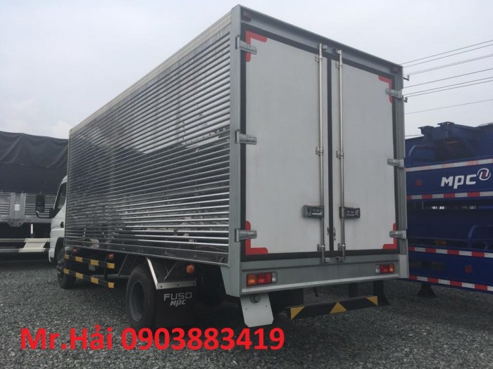 Xe tải FUSO Canter tải trọng 4t, thùng kín INOX