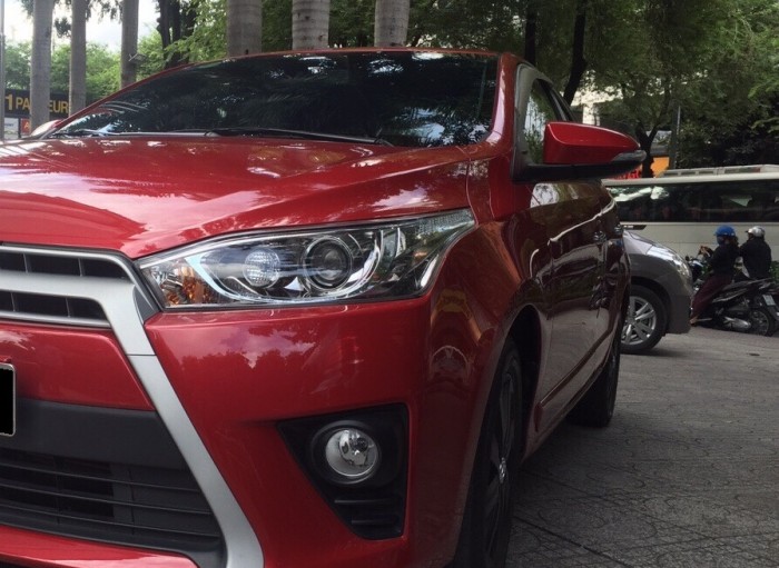 Cần bán xe Toyota Yaris 2015 Số tự động màu đỏ rất đẹp