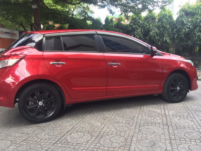 Cần bán xe Toyota Yaris 2015 Số tự động màu đỏ rất đẹp