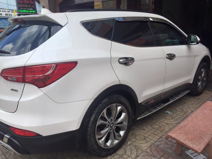 Cần bán xe Huyndai Santafe 2.4at 2015 đăng ký 2016 màu trắng