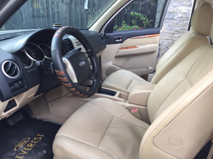 Ford Everest 2011 chạy dầu AT màu xám