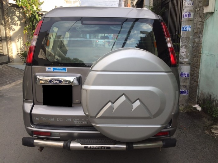 Ford Everest 2011 chạy dầu AT màu xám