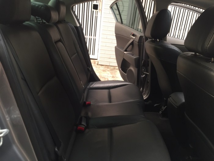 Cần bán xe Mazda 3s 2015 AT màu bạc