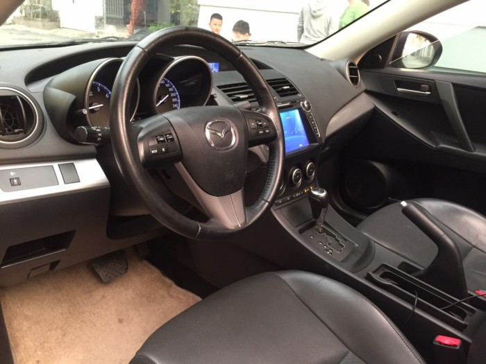 Cần bán xe Mazda 3s 2015 AT màu bạc