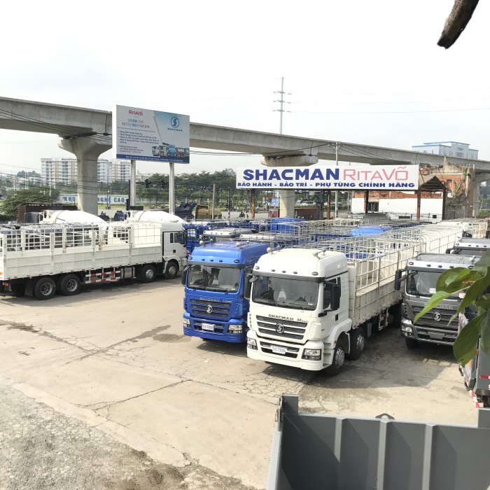 Xe tải thùng 4 chân shacman màu xanh , đỏ , trắng