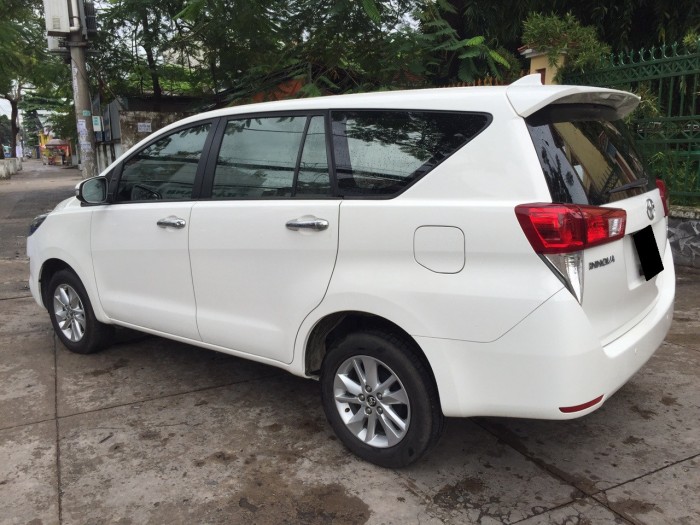 Cần bán chiếc Innova 2.0E 2017 số sàn màu trắng xe nhà sài rất kỹ zin đẹp 99%