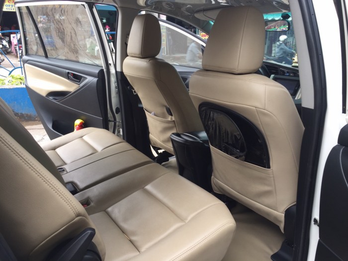 Cần bán chiếc Innova 2.0E 2017 số sàn màu trắng xe nhà sài rất kỹ zin đẹp 99%