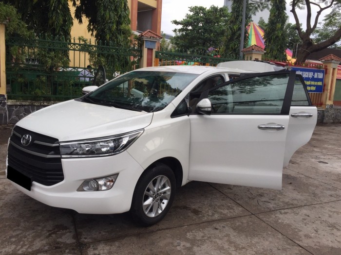Cần bán chiếc Innova 2.0E 2017 số sàn màu trắng xe nhà sài rất kỹ zin đẹp 99%