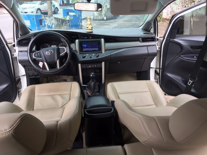 Cần bán chiếc Innova 2.0E 2017 số sàn màu trắng xe nhà sài rất kỹ zin đẹp 99%