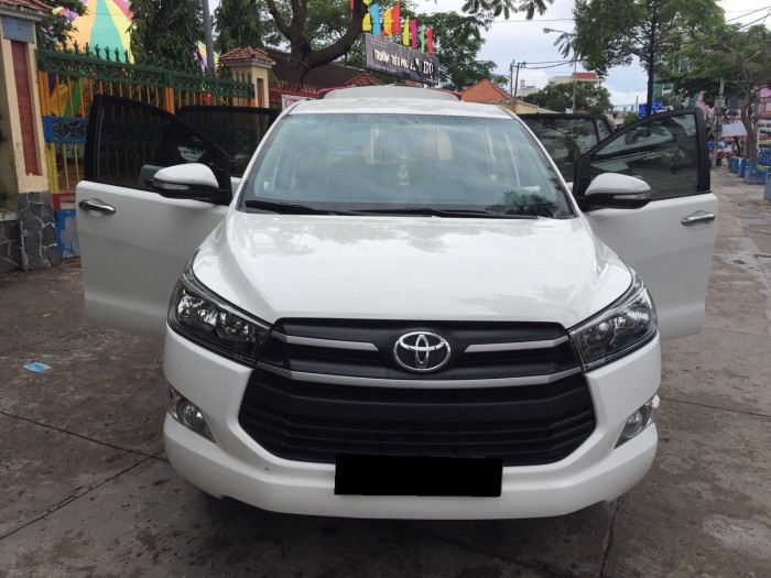 Cần bán chiếc Innova 2.0E 2017 số sàn màu trắng xe nhà sài rất kỹ zin đẹp 99%