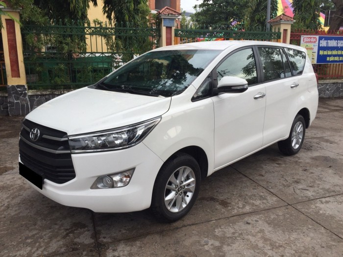 Cần bán chiếc Innova 2.0E 2017 số sàn màu trắng xe nhà sài rất kỹ zin đẹp 99%