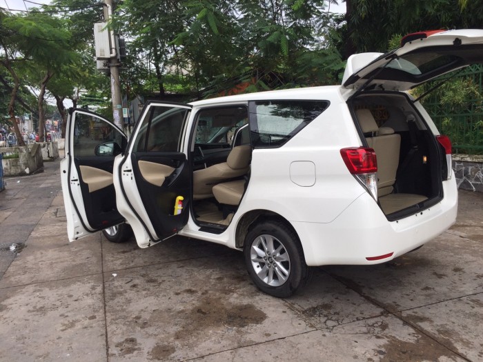 Cần bán chiếc Innova 2.0E 2017 số sàn màu trắng xe nhà sài rất kỹ zin đẹp 99%