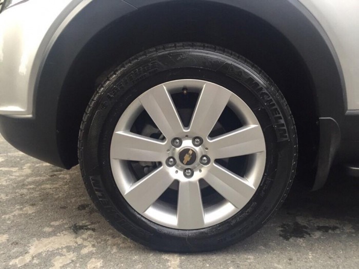 Bán nhanh Chevrolet Captiva 2010 at màu bạc