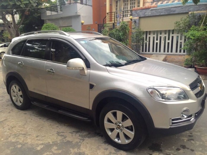 Bán nhanh Chevrolet Captiva 2010 at màu bạc