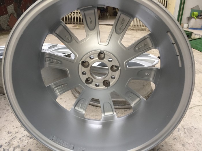 Nhà cần thanh lý bộ mâm bốn cái của xe Mer GLK 300 đời 2009