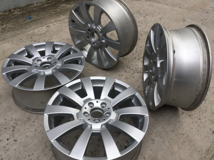 Nhà cần thanh lý bộ mâm bốn cái của xe Mer GLK 300 đời 2009