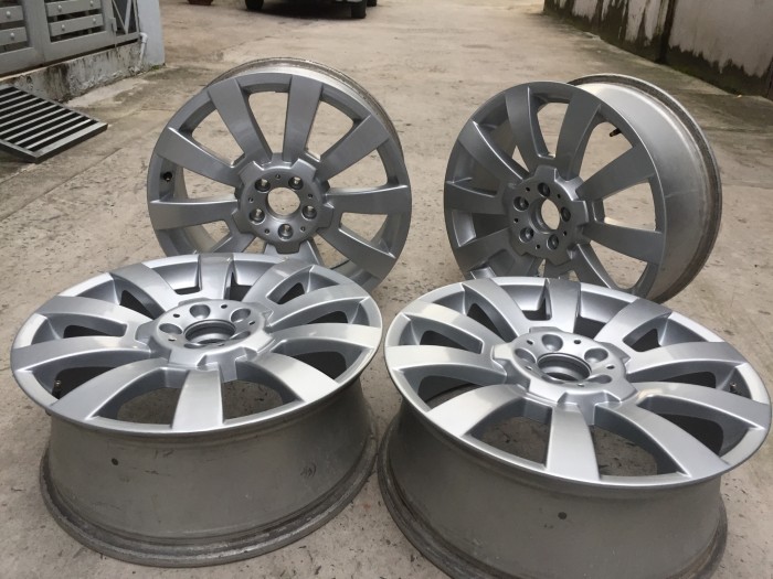 Nhà cần thanh lý bộ mâm bốn cái của xe Mer GLK 300 đời 2009