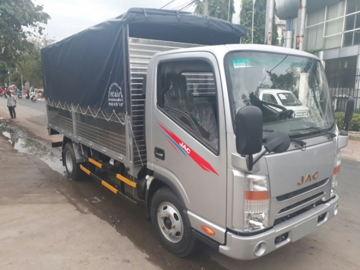 Xe tải jac 4.95 tấn, cabin vuông rộng rãi đệp mắt