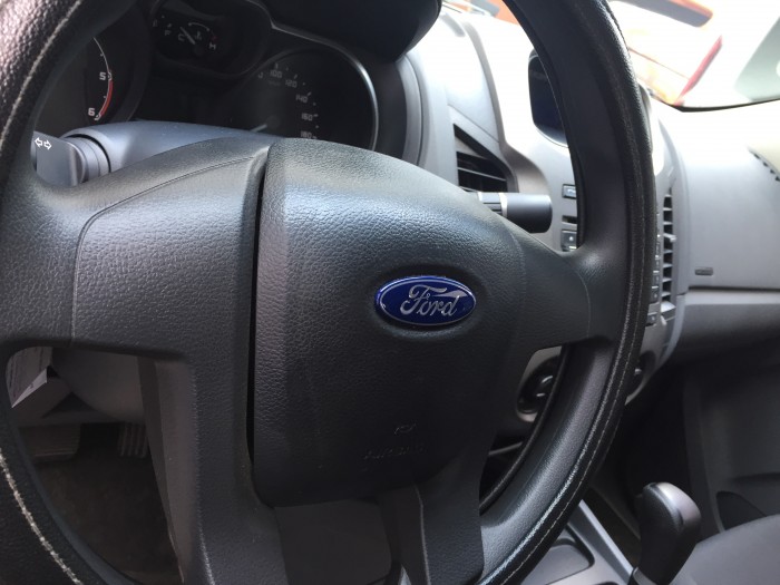 Bán Ford Ranger XLS 4x2 AT ghi vàng sx 2014