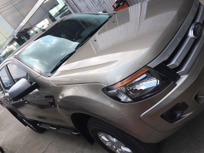 Bán Ford Ranger XLS 4x2 AT ghi vàng sx 2014