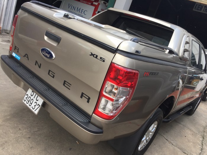 Bán Ford Ranger XLS 4x2 AT ghi vàng sx 2014