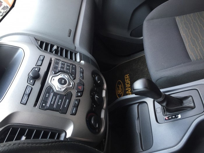 Bán Ford Ranger XLS 4x2 AT ghi vàng sx 2014